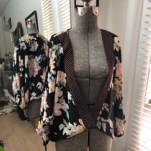 Flying tomato Black kimono wrap Flowy Light floral  crop top Bat Sleeves S/M